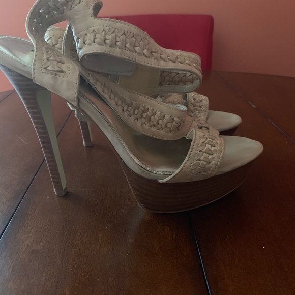 Shoes - Picture 4 of 5